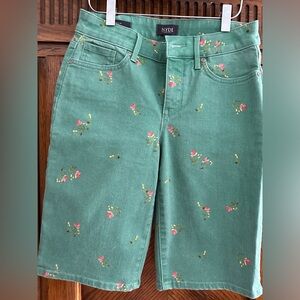 NYDJ, women’s size 2, 3/4 green floral shorts